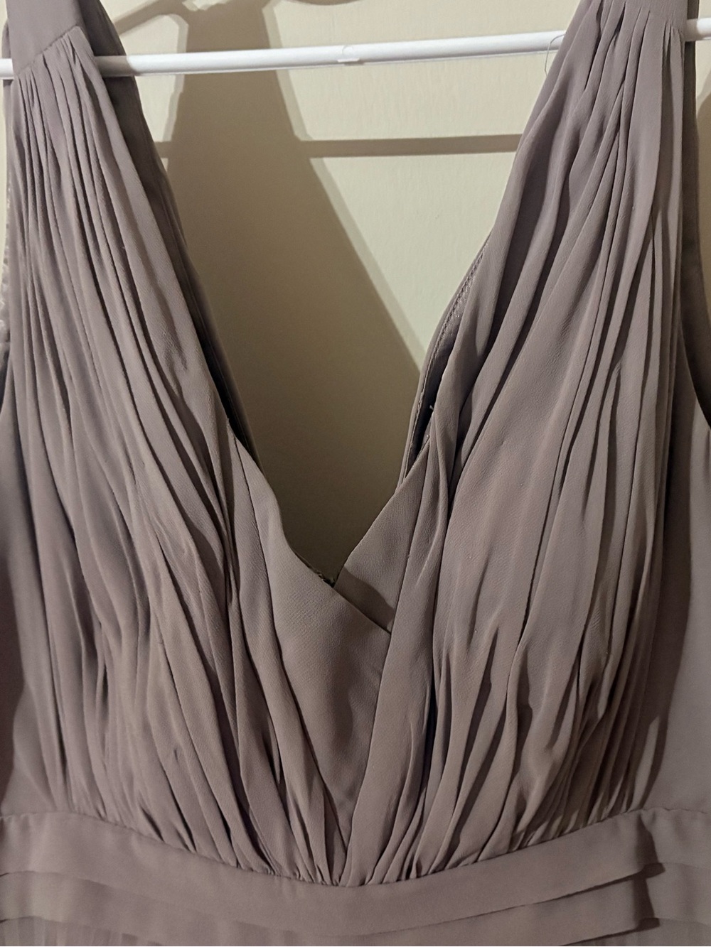 Donna Morgan Collection 10 Pleated V-Neck Sleeveless Dress in dusty plum - Picture 13 of 15